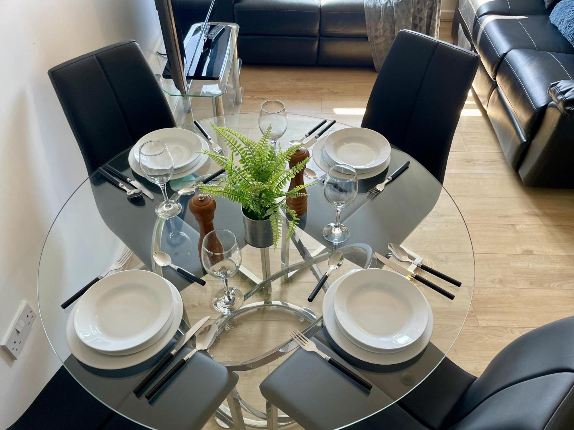 Hk Life Serviced Apartment , City Centre Swindon Exterior photo