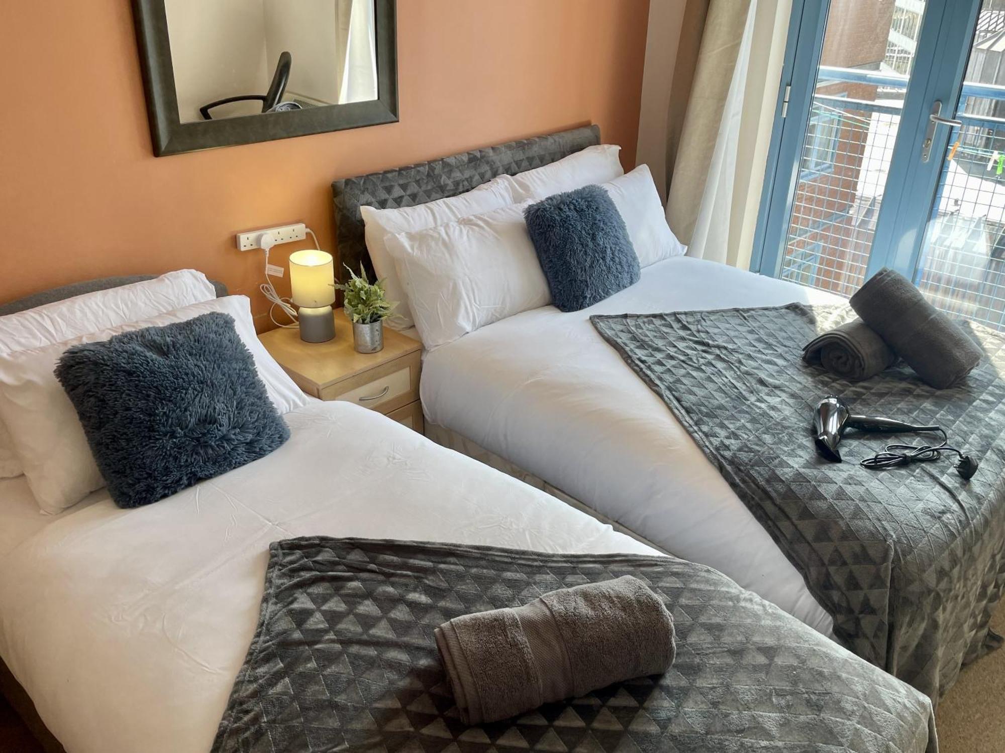 Hk Life Serviced Apartment , City Centre Swindon Exterior photo